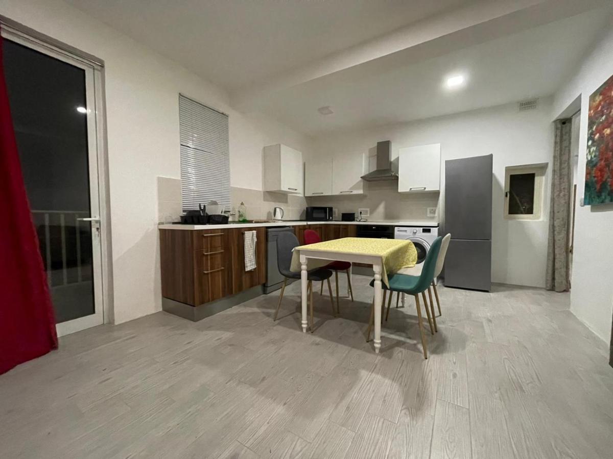 City Center Properties - Modern Room With Ac & Ensuit Bathroom - Room 1 セント・ポールズ・ベイ エクステリア 写真